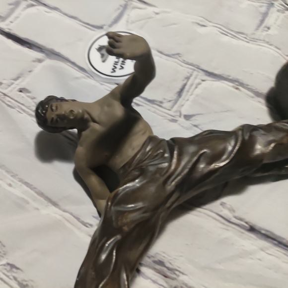 Bruce Lee statue from Seattle - Picture 2 of 2